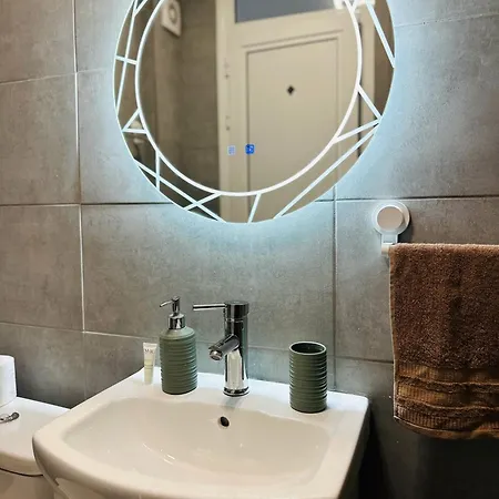 10 Minutes From Airport Apartament *
