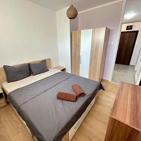 10 Minutes From Airport *