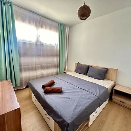10 Minutes From Airport Apartament