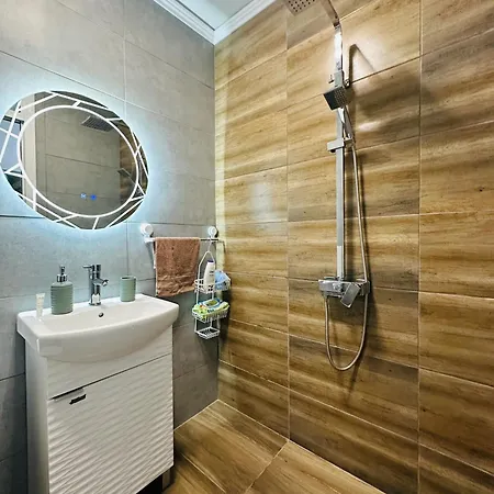 10 Minutes From Airport Apartament *